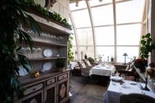 Фото интерьера веранды ресторана в классическом стиле