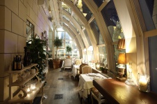 Фото интерьера веранды ресторана в классическом стиле