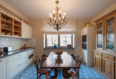 Фото интерьера кухни дома в стиле фьюжн