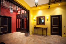 Фото интерьера входной зоны дома в современном стиле