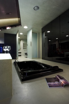 Фото интерьера санузла небольшой квартиры в стиле хай-тек