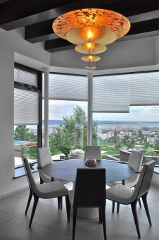 Фото интерьера столовой небольшого дома в современном стиле