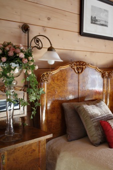 Фото интерьера спальни небольшого дома в стиле неоклассика