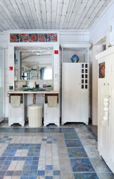 Фото интерьера санузла небольшого дома в стиле неоклассика