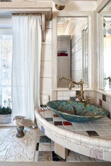 Фото интерьера санузла небольшого дома в стиле неоклассика