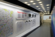 Фото интерьера входной зоны отеля в современном стиле