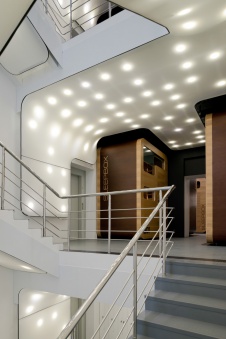 Фото интерьера лифтового холла отеля в современном стиле