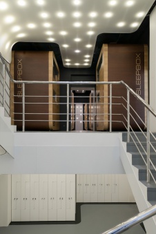 Фото интерьера лифтового холла отеля в современном стиле