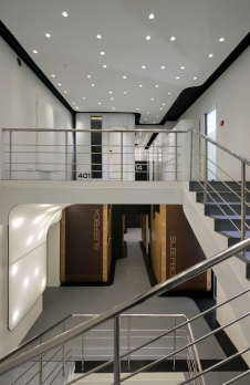 Фото интерьера лестницы отеля в современном стиле
