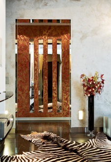 Фото интерьера входной зоны небольшой квартиры в стиле фьюжн