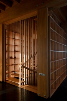 Фото интерьера лестничного холла дома в эко стиле