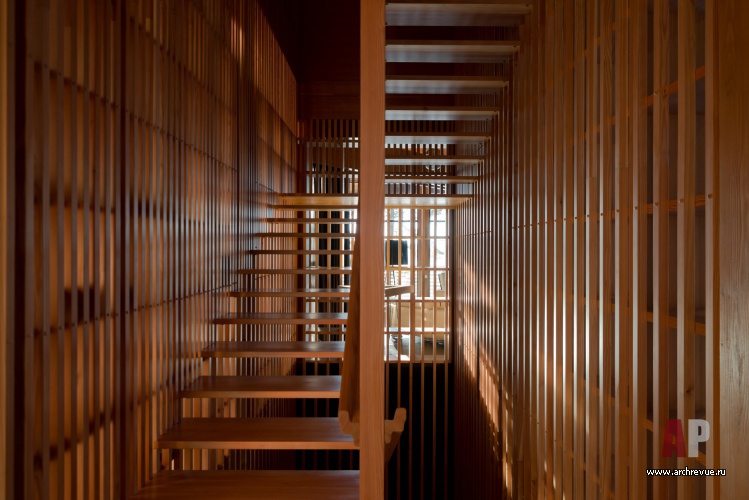 Фото интерьера лестницы дома в эко стиле