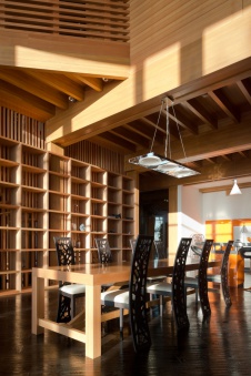 Фото интерьера столовой дома в эко стиле