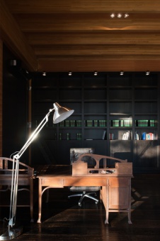 Фото интерьера библиотеки дома в эко стиле