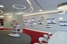 Фото интерьера торгового зала офиса в современном стиле