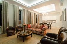 Фото интерьера гостиной квартиры в стиле неоклассика