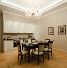 Фото интерьера столовой квартиры в стиле неоклассика