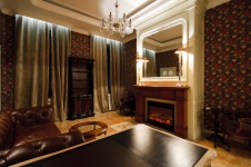 Фото интерьера каминной квартиры в стиле неоклассика