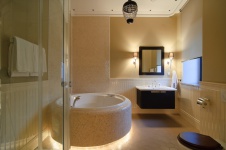 Фото интерьера санузла квартиры в стиле неоклассика