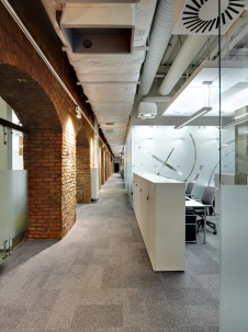 Фото интерьера холла офиса в современном стиле