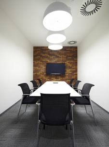 Фото интерьера переговорной офиса в современном стиле
