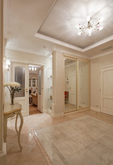 Фото интерьера входной зоны квартиры в стиле неоклассика