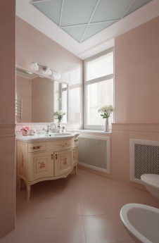 Фото интерьера санузла квартиры в стиле неоклассика