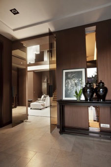 Фото интерьера входной зоны дома в современном стиле