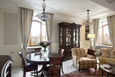 Фото интерьера столовой небольшой квартиры в стиле неоклассика