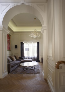 Фото интерьера гостиной небольшого дома в стиле неоклассика