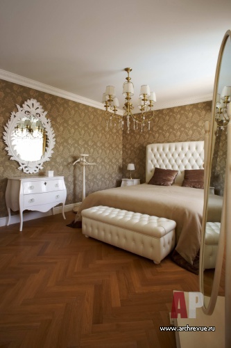 Фото интерьера спальни небольшого дома в стиле неоклассика