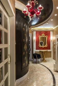 Фото интерьера входной зоны квартиры в стиле классика