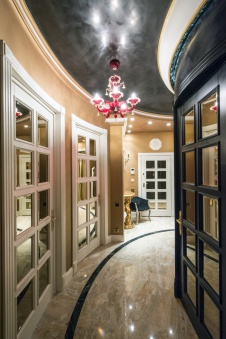 Фото интерьера коридора квартиры в стиле классика