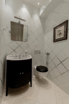 Фото интерьера санузла квартиры в стиле неоклассика