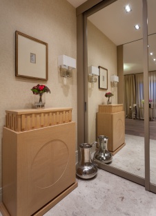 Фото интерьера входной зоны квартиры в стиле неоклассика