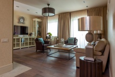 Фото интерьера гостиной квартиры в стиле неоклассика