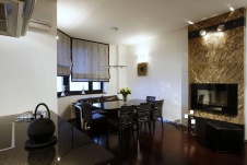 Фото интерьера столовой четырехкомнатной квартиры в стиле минимализм
