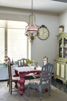 Фото интерьера кухни двухэтажного дома в стиле фьюжн