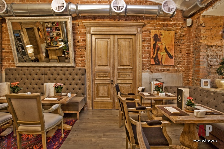 Фото интерьера входной зоны ресторана в стиле фьюжн