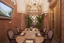 Фото интерьера банкетного зала ресторана в стиле фьюжн