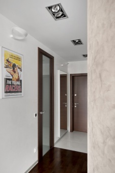 Фото интерьера входной зоны небольшой квартиры в стиле минимализм