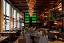 Фото интерьера зала ресторана в современном стиле