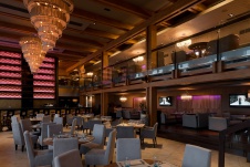 Фото интерьера зала ресторана в современном стиле