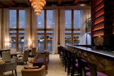 Фото интерьера бара ресторана в современном стиле