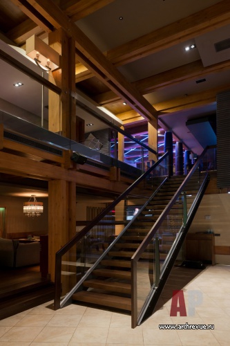 Фото интерьера лестницы ресторана в стиле гламур