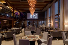 Фото интерьера зала ресторана в современном стиле