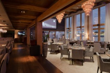 Фото интерьера зала ресторана в современном стиле