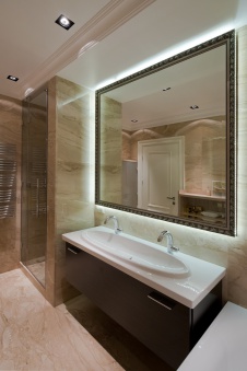 Фото интерьера санузла квартиры в стиле неоклассика