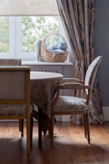 Фото интерьера столовой квартиры в стиле неоклассика