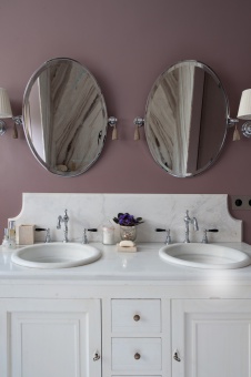 Фото интерьера санузла квартиры в стиле неоклассика